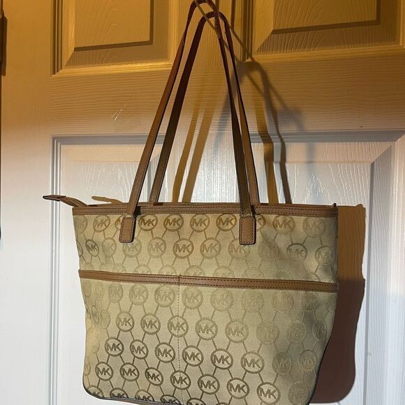Michael Kors Kempton Signature Medium Pocket Tote (Camel/Tan)gold tone accent. - Picture 3 of 14